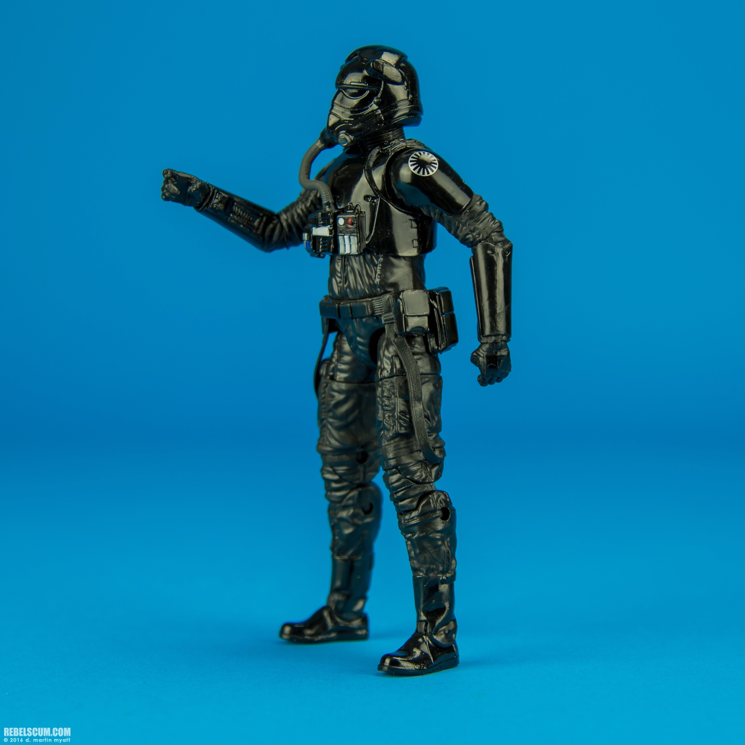 First-Order-TIE-Fighter-Pilot-11-The-Black-Series-6-inch-003.jpg