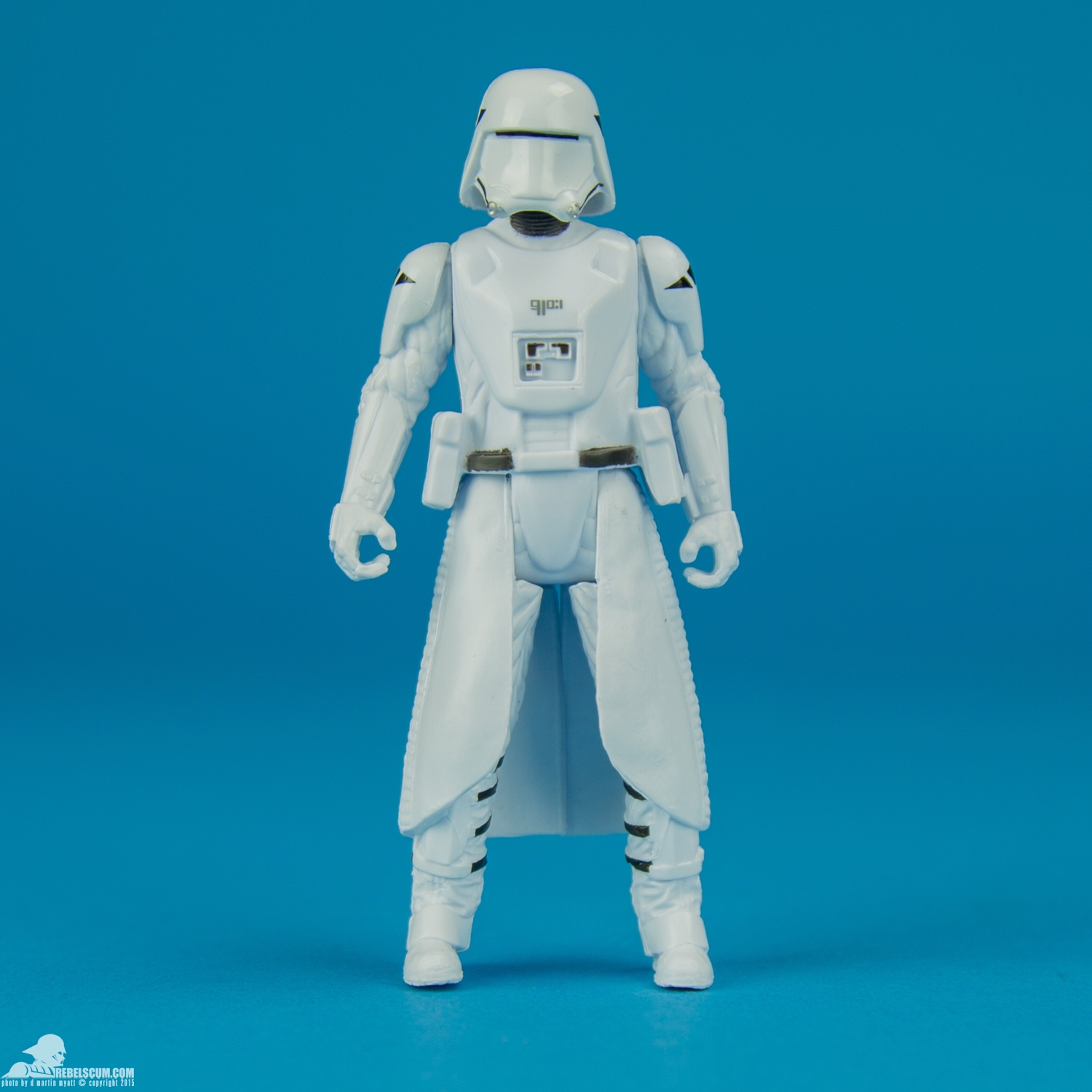 Fist-Order-Snowtrooper-The-Force-Awakens-Hasbro-001.jpg