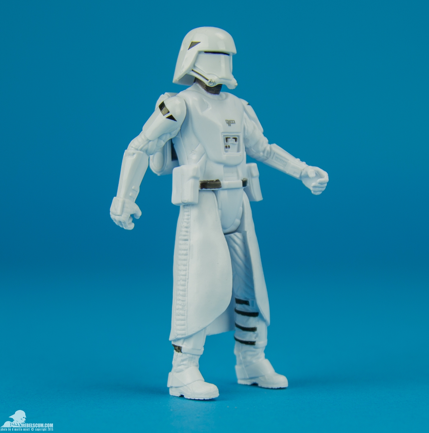 Fist-Order-Snowtrooper-The-Force-Awakens-Hasbro-002.jpg