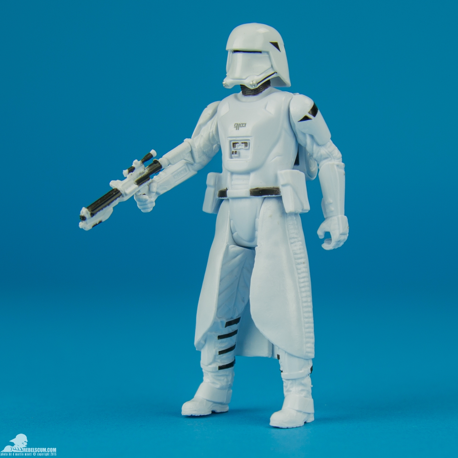 Fist-Order-Snowtrooper-The-Force-Awakens-Hasbro-007.jpg