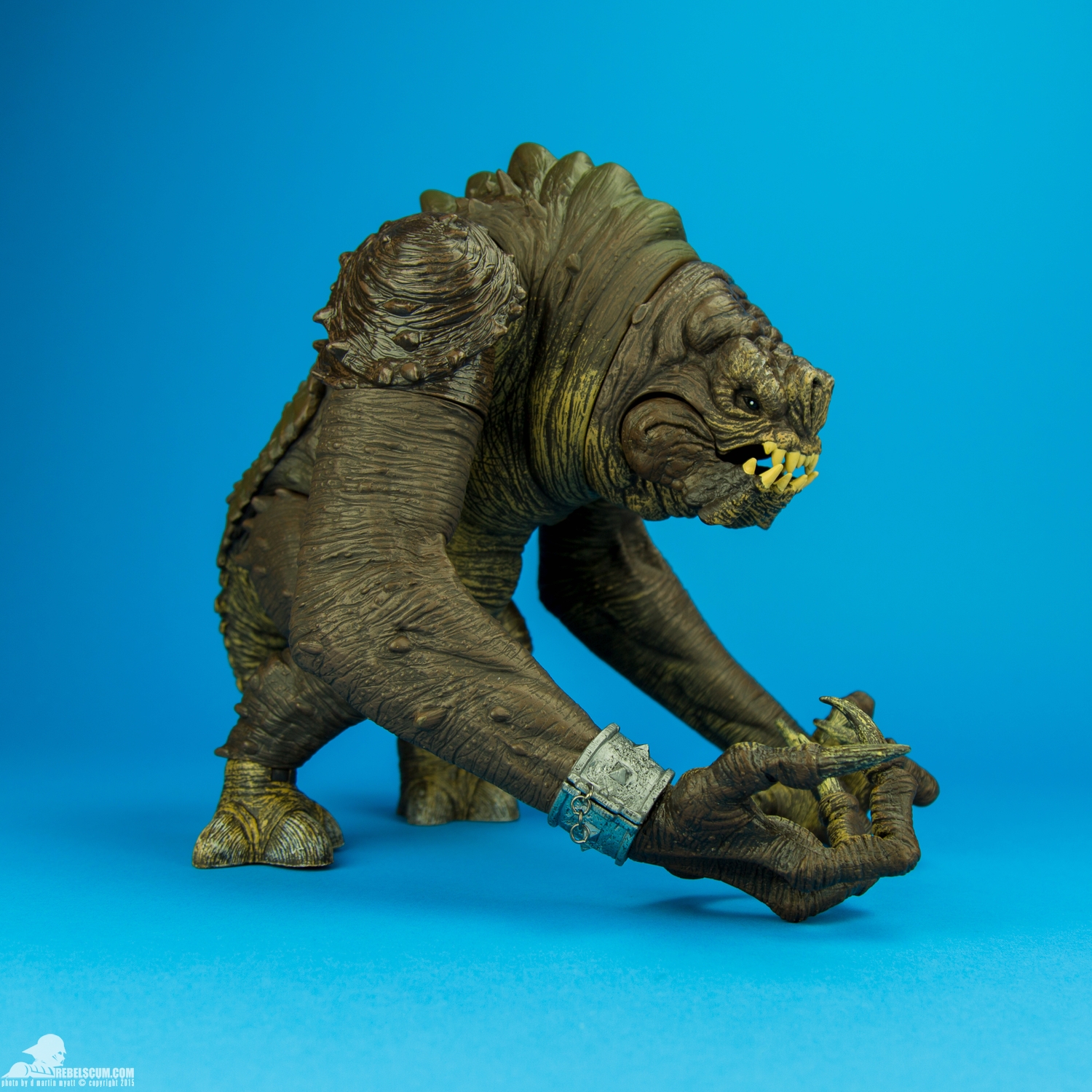 Jabbas-Rancor-Pit-The-Black-Series-Toys-R-Us-Hasbro-052.jpg