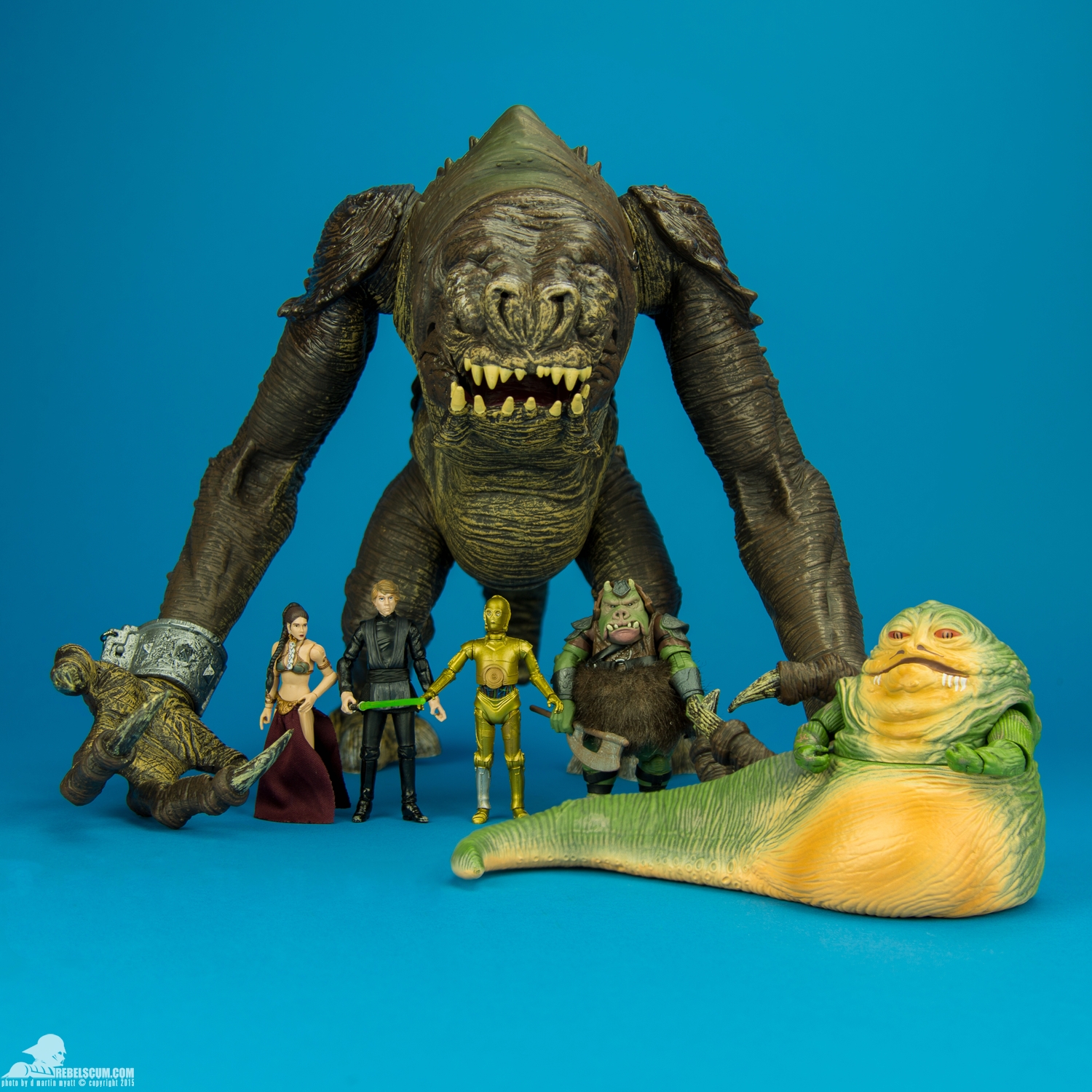 Jabbas-Rancor-Pit-The-Black-Series-Toys-R-Us-Hasbro-056.jpg