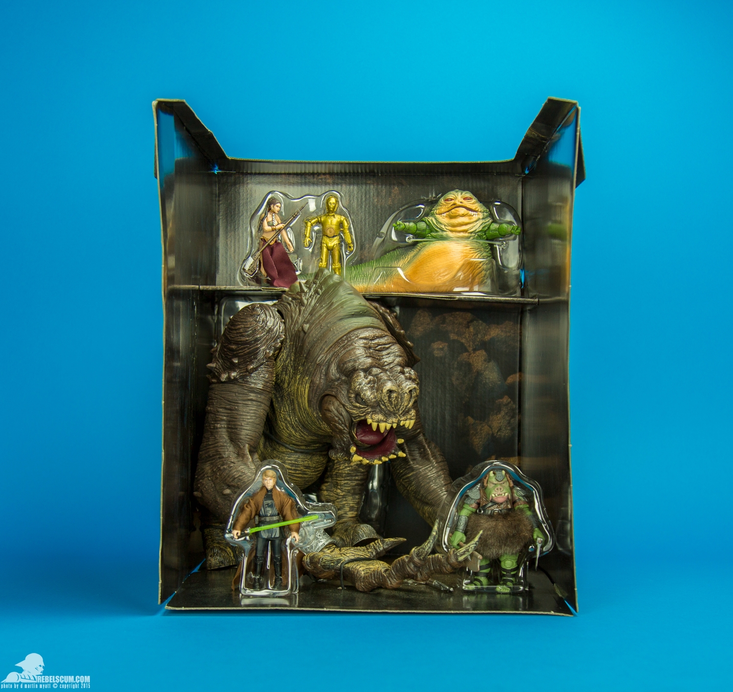 Jabbas-Rancor-Pit-The-Black-Series-Toys-R-Us-Hasbro-063.jpg