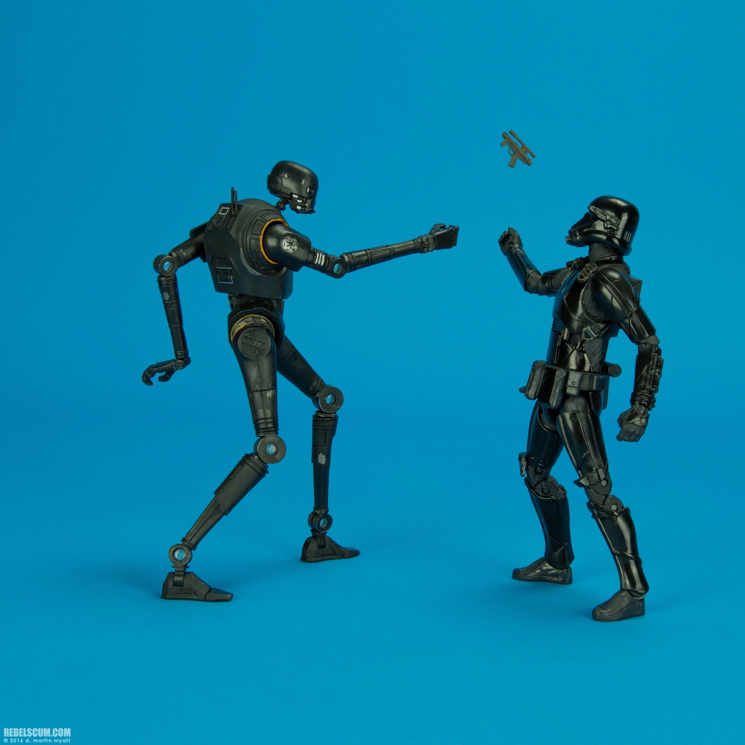 K-2SO-24-The-Black-Series-6-inch-Hasbro-Star-Wars-006.jpg