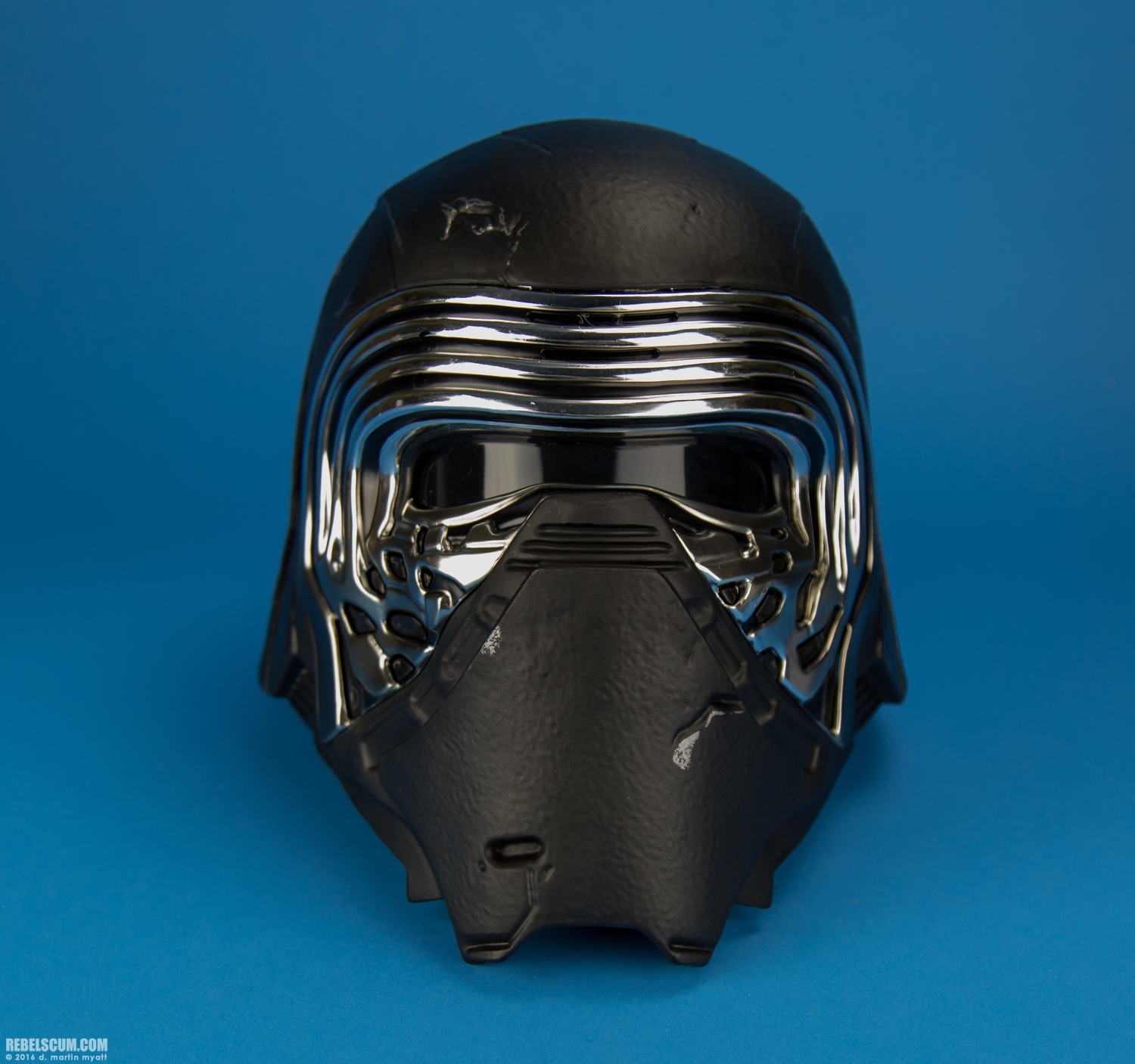 Kylo-Ren-Electronic-Voice-Changer-Helmet-Hasbro-001.jpg