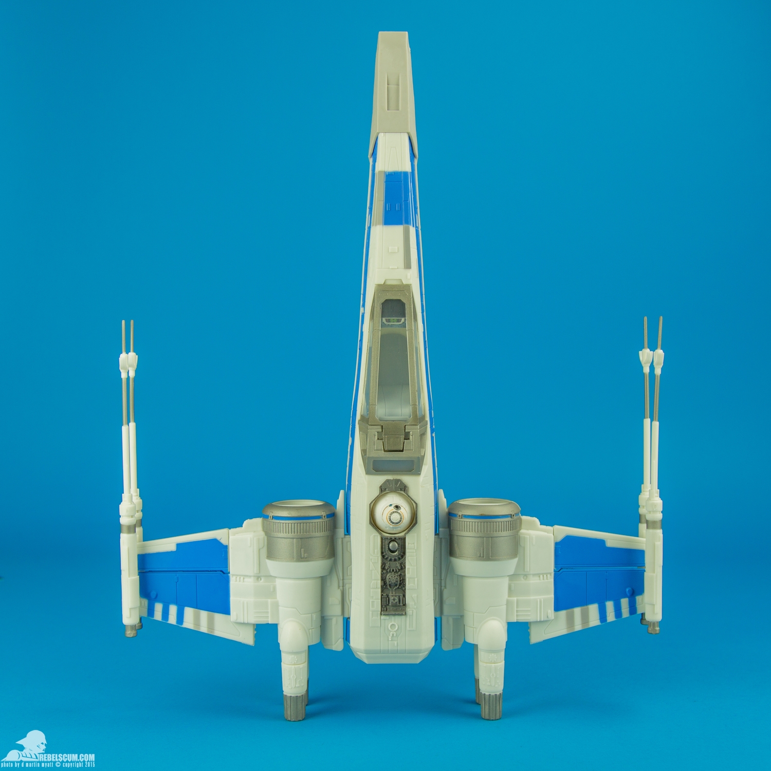 Resistance-X-Wing-Blue-Poe-Dameron-The-Force-Awakens-001.jpg