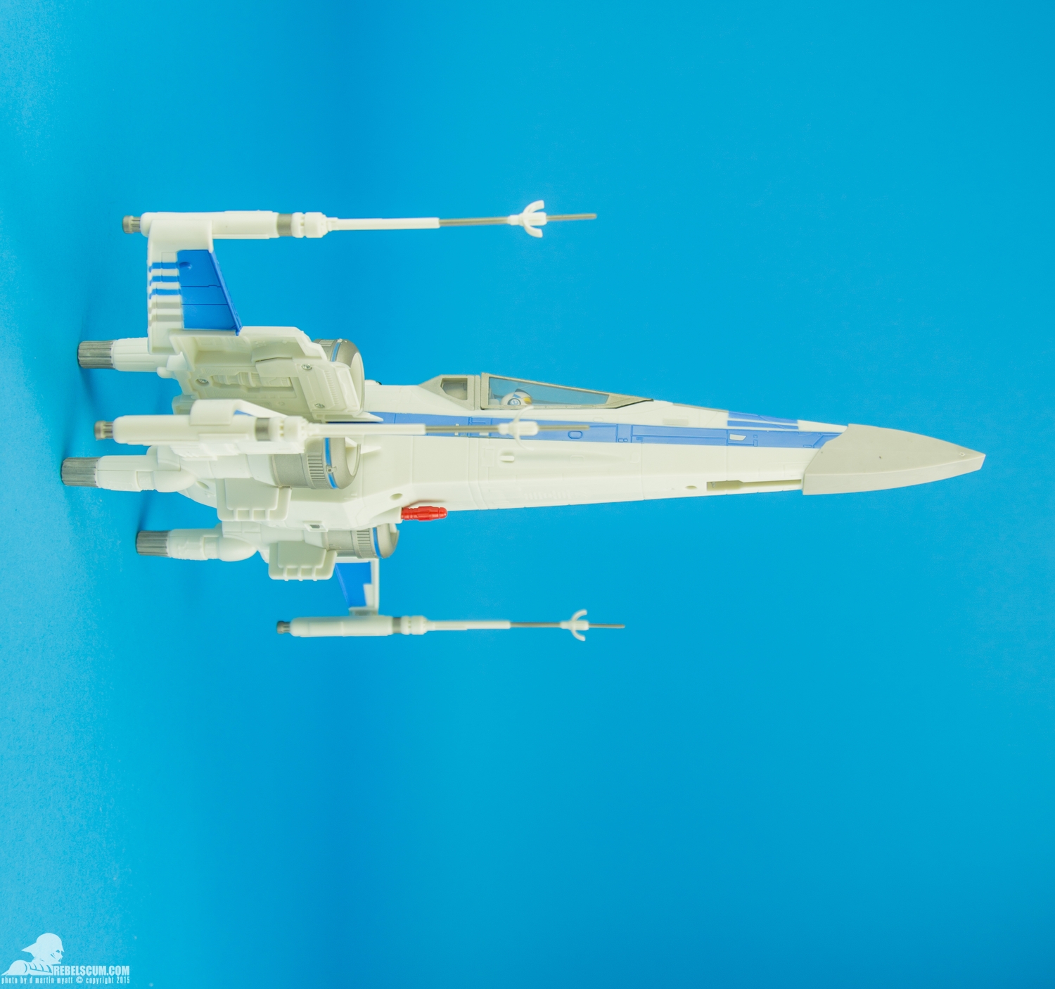 Resistance-X-Wing-Blue-Poe-Dameron-The-Force-Awakens-008.jpg