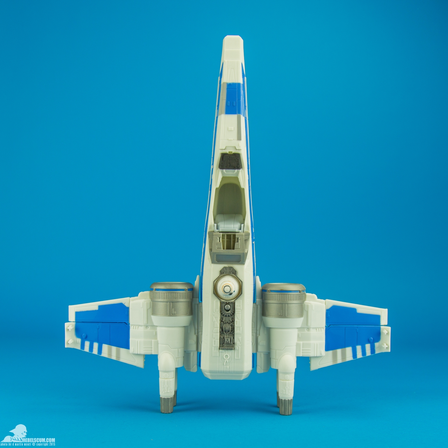 Resistance-X-Wing-Blue-Poe-Dameron-The-Force-Awakens-015.jpg