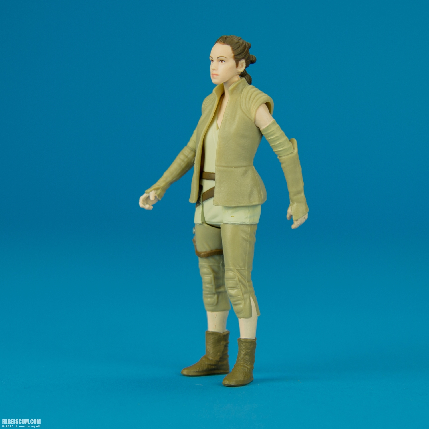 Rey-Resistance-Outfit-The-Force-Awakens-2016-Hasbro-003.jpg