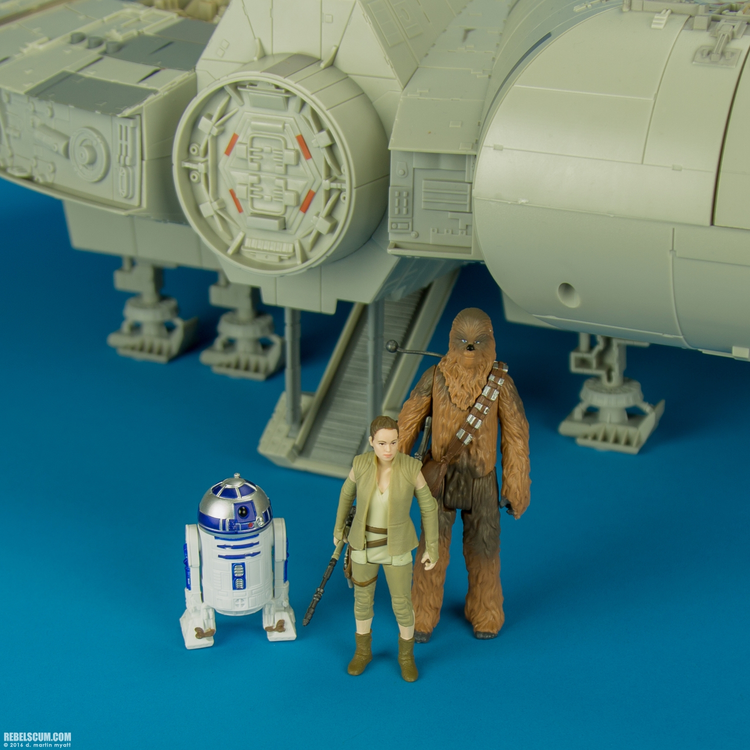 Rey-Resistance-Outfit-The-Force-Awakens-2016-Hasbro-013.jpg