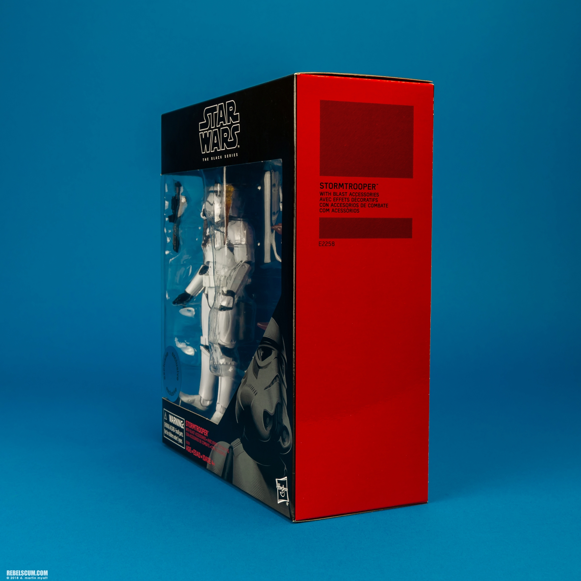 Stormtrooper-With-Blast-Accessories-e2258-The-Black-Series-013.jpg
