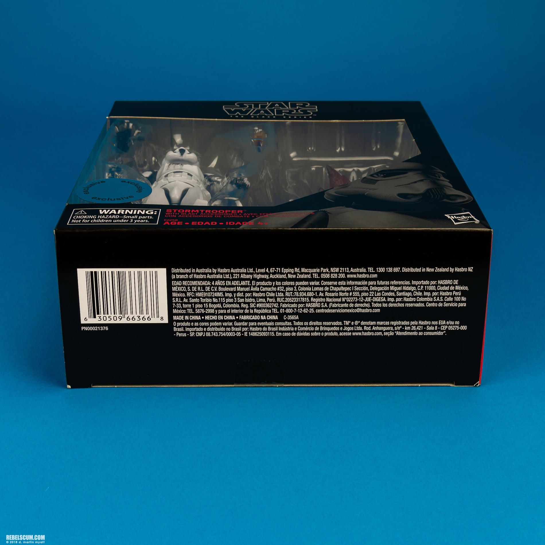 Stormtrooper-With-Blast-Accessories-e2258-The-Black-Series-016.jpg