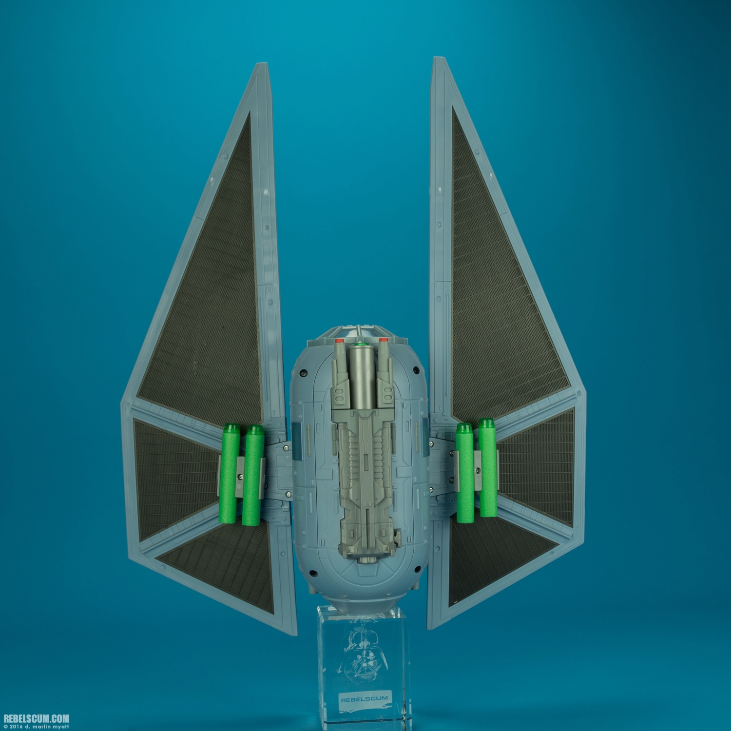 TIE-Striker-ToysRUs-Exclusive-Rogue-One-Hasbro-008.jpg