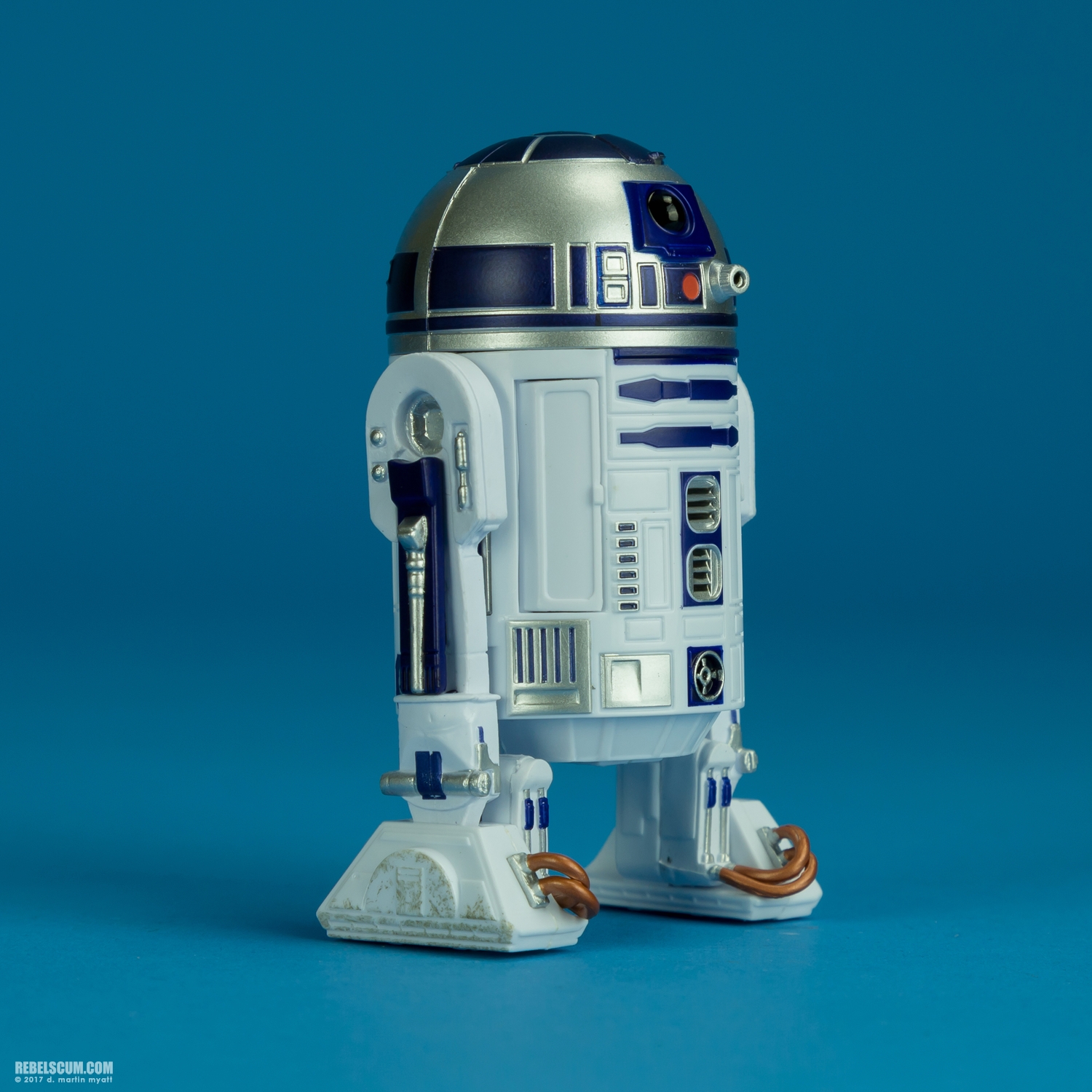 The-Black-Series-40th-Anniversary-C1694-C1688-Artoo-Detoo-R2-D2-002.jpg