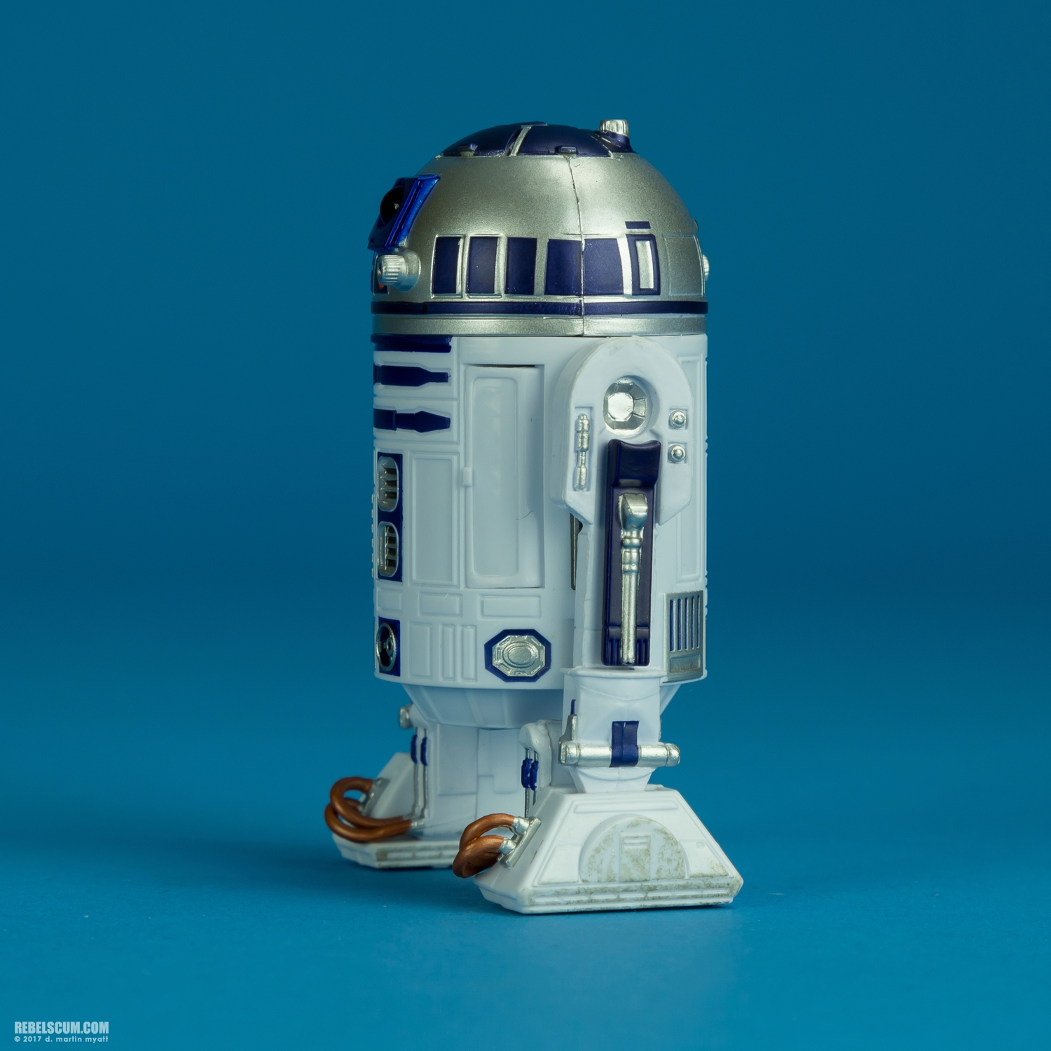 The-Black-Series-40th-Anniversary-C1694-C1688-Artoo-Detoo-R2-D2-003.jpg