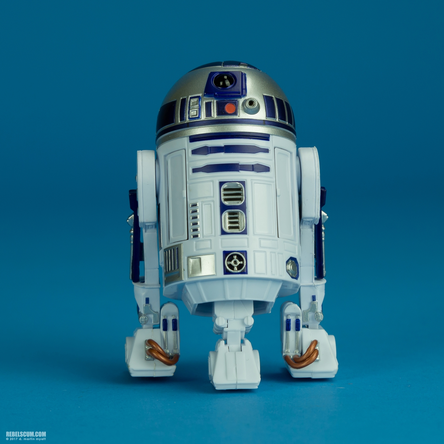 The-Black-Series-40th-Anniversary-C1694-C1688-Artoo-Detoo-R2-D2-005.jpg