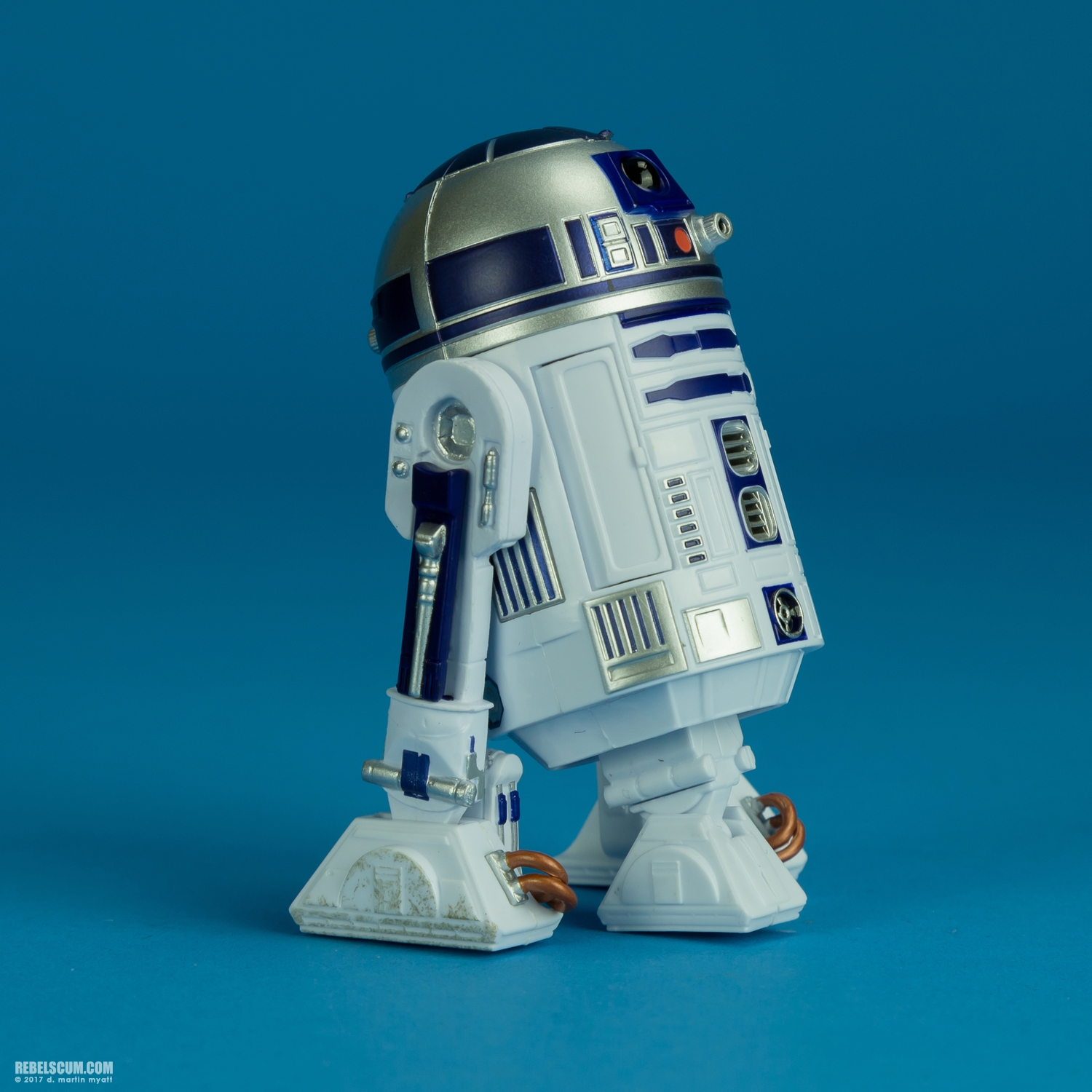 The-Black-Series-40th-Anniversary-C1694-C1688-Artoo-Detoo-R2-D2-006.jpg