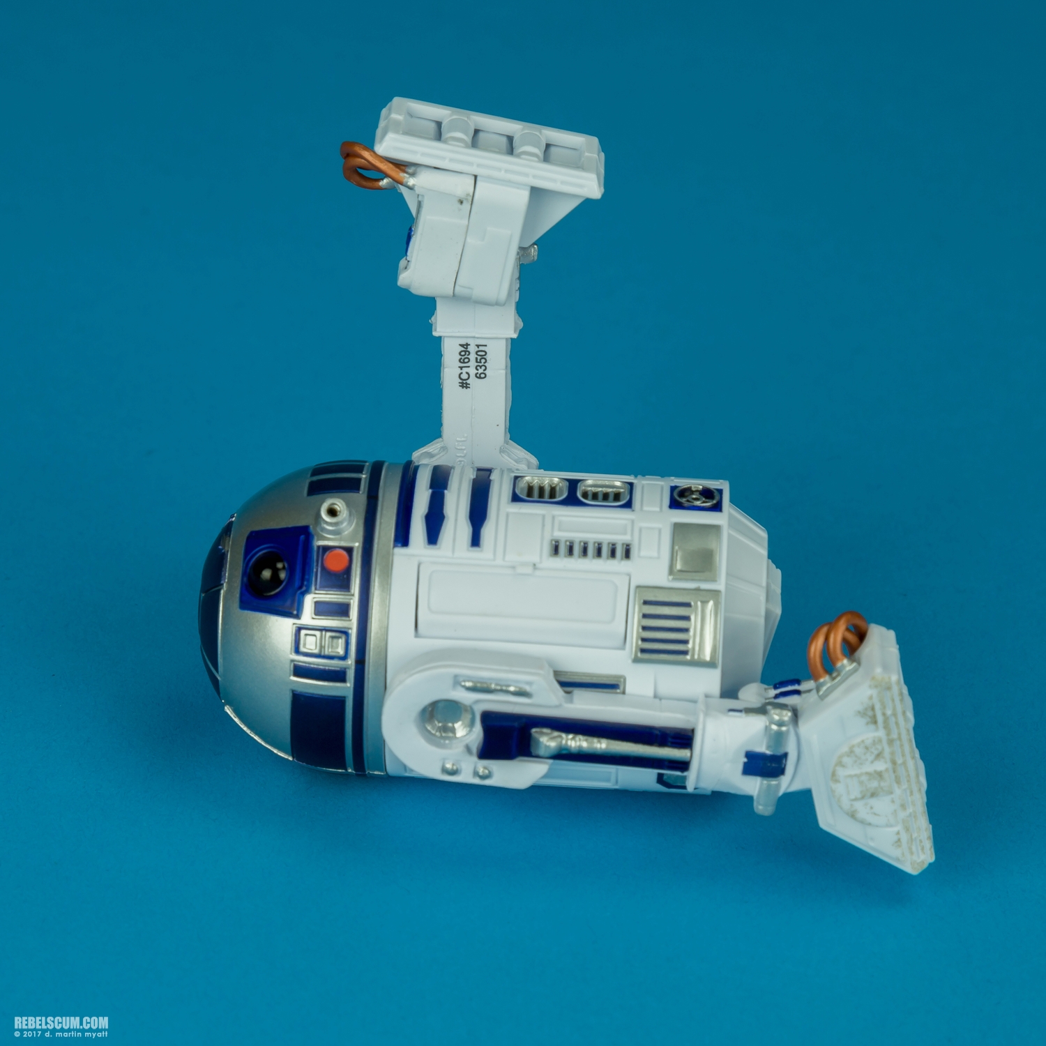 The-Black-Series-40th-Anniversary-C1694-C1688-Artoo-Detoo-R2-D2-012.jpg