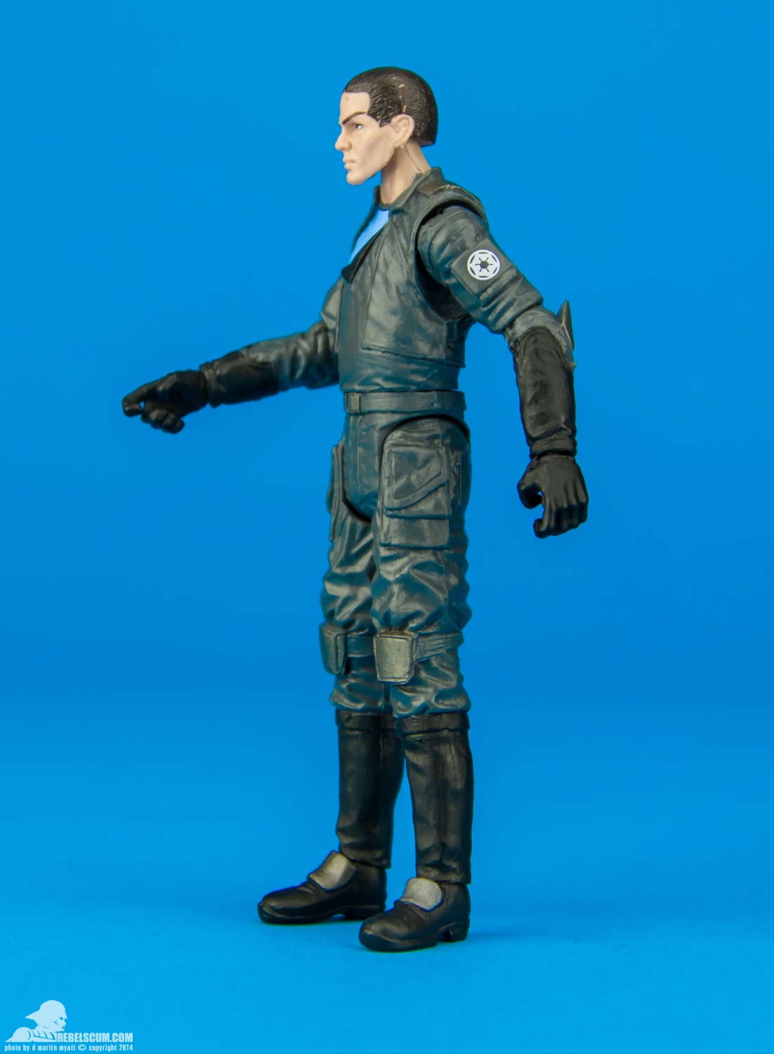 The-Black-Series-Blue-05-Starkiller-Galen-Marek-A5077-A9108-003.jpg