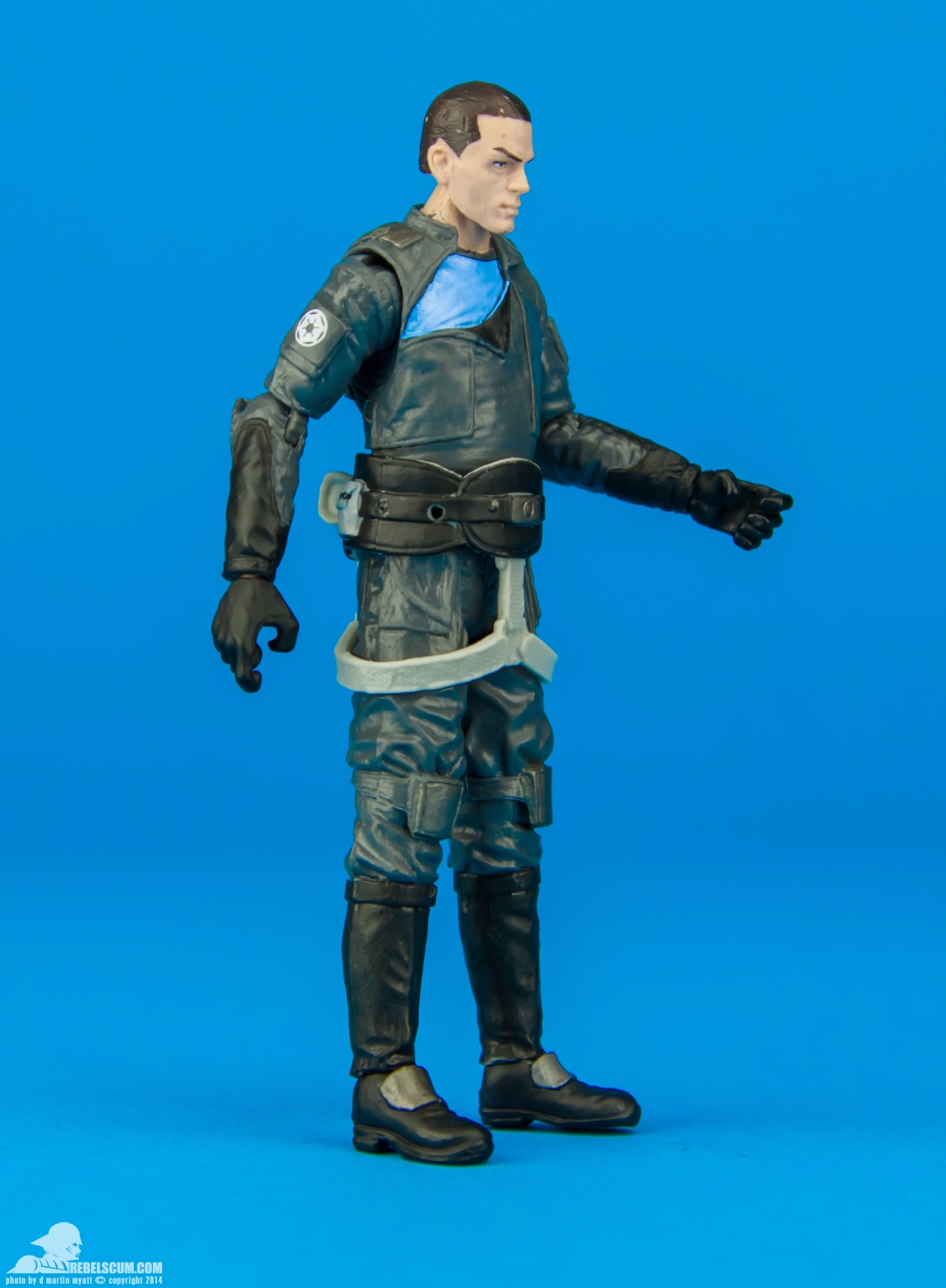 The-Black-Series-Blue-05-Starkiller-Galen-Marek-A5077-A9108-006.jpg