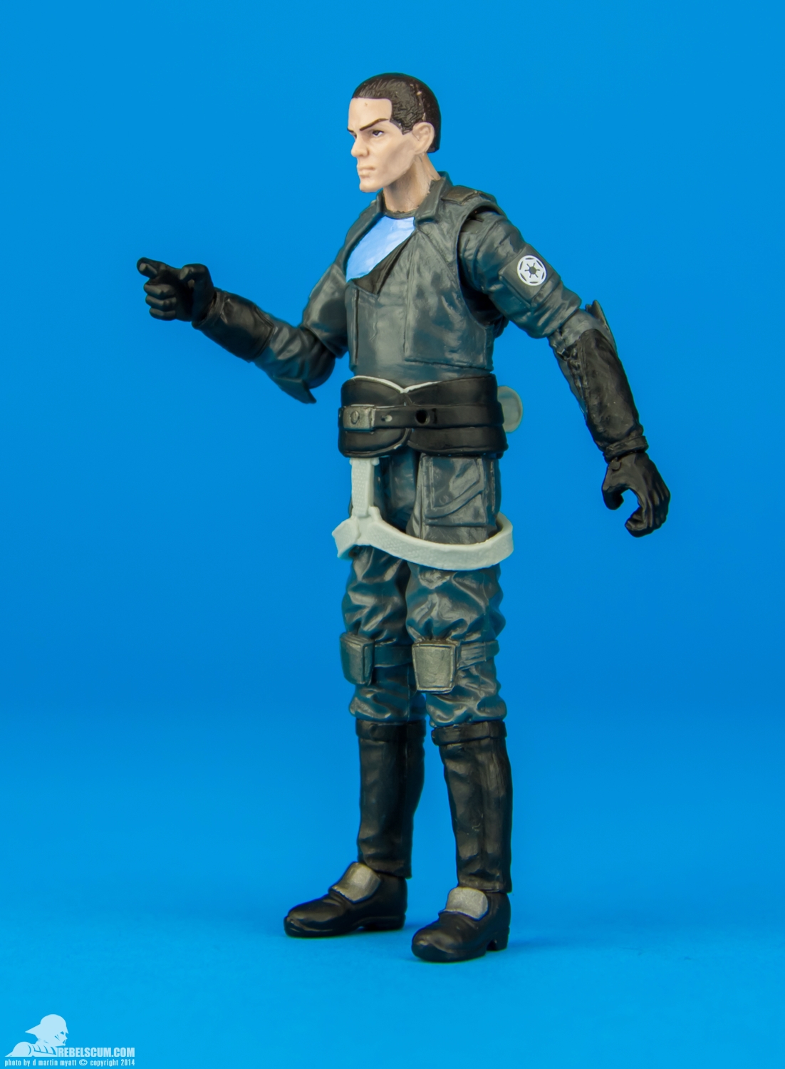 The-Black-Series-Blue-05-Starkiller-Galen-Marek-A5077-A9108-007.jpg