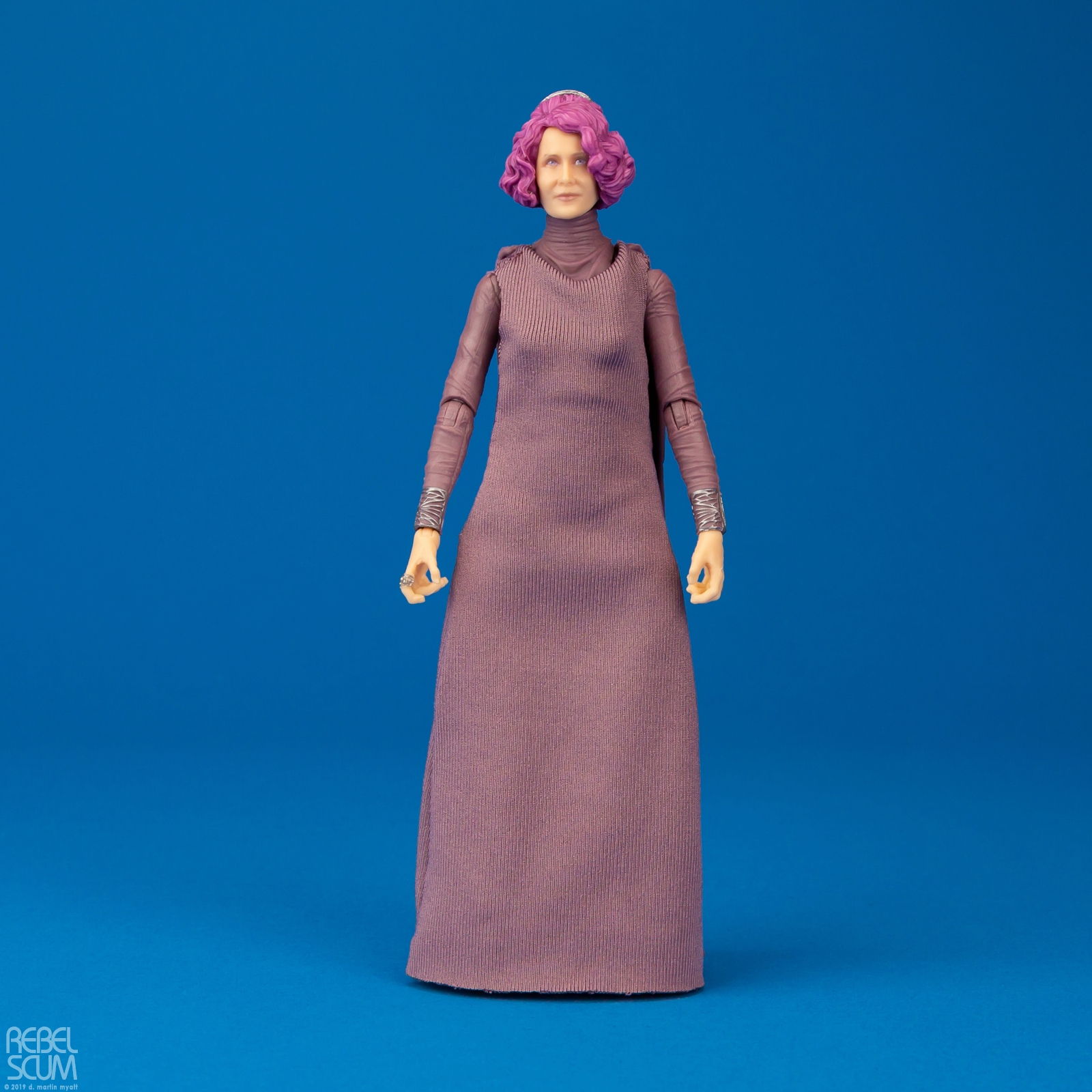 Vice-Admiral-Holdo-80-The-Black-Series-Hasbro-001.jpg