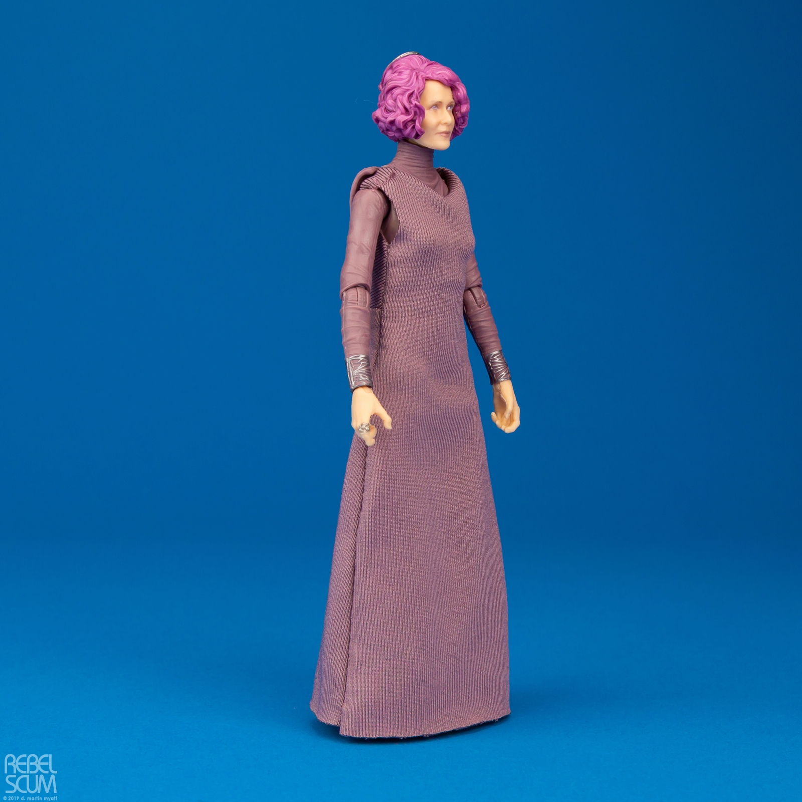 Vice-Admiral-Holdo-80-The-Black-Series-Hasbro-002.jpg