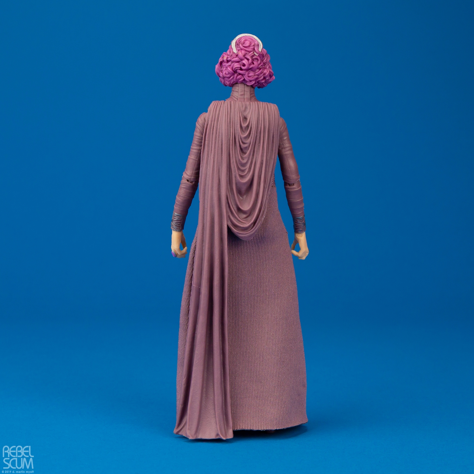 Vice-Admiral-Holdo-80-The-Black-Series-Hasbro-004.jpg