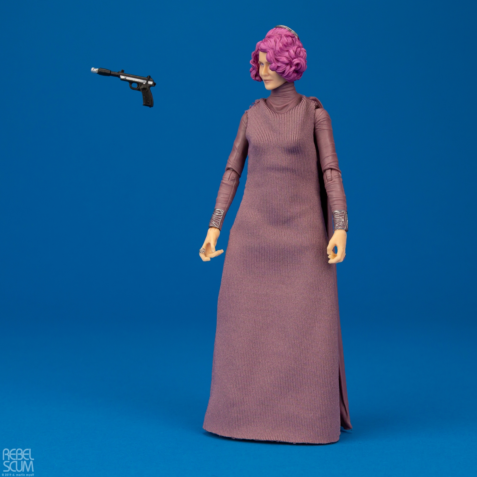 Vice-Admiral-Holdo-80-The-Black-Series-Hasbro-005.jpg