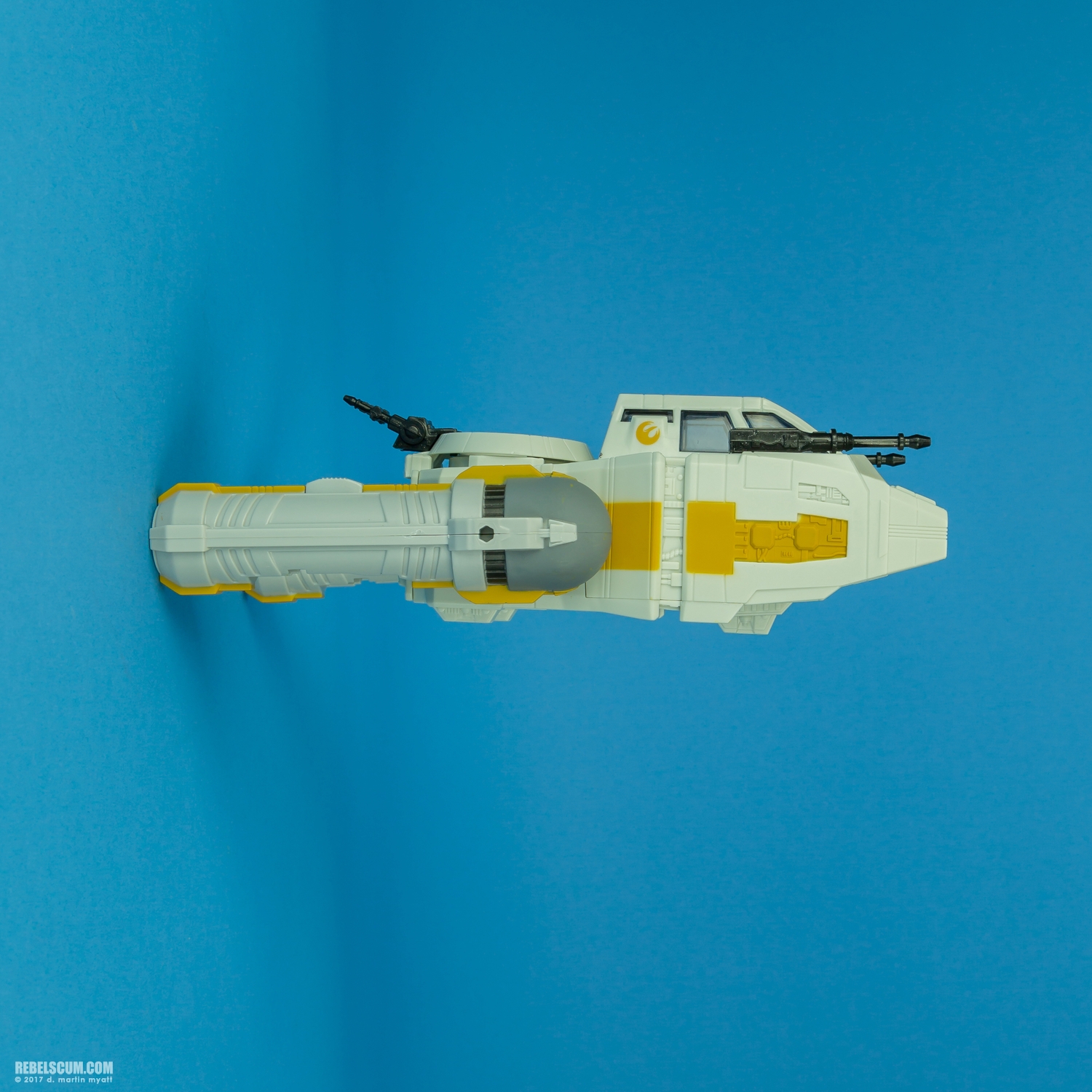Y-Wing-Scout-Bomber-The-Force-Awakens-B3677-B3675-003.jpg