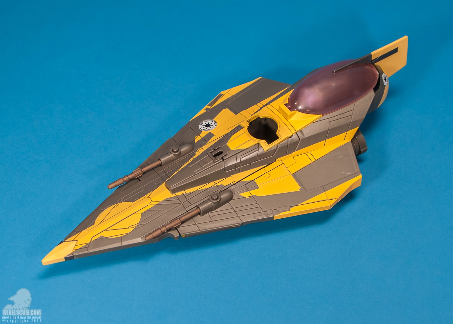 Anakin_Skywalker_Jedi_Starfighter_2012_Star_Wars_Hasbro-01.jpg