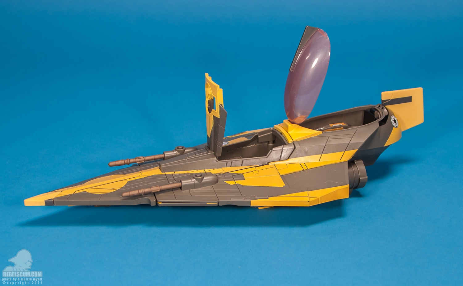 Anakin_Skywalker_Jedi_Starfighter_2012_Star_Wars_Hasbro-03.jpg