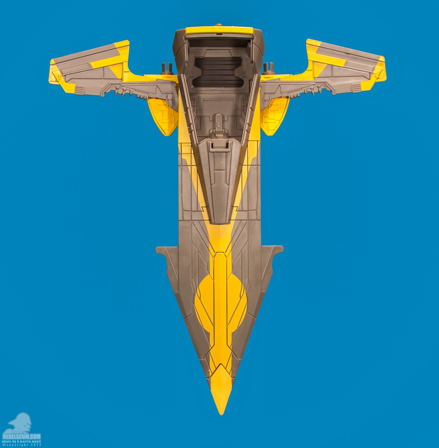 Anakin_Skywalker_Jedi_Starfighter_2012_Star_Wars_Hasbro-06.jpg