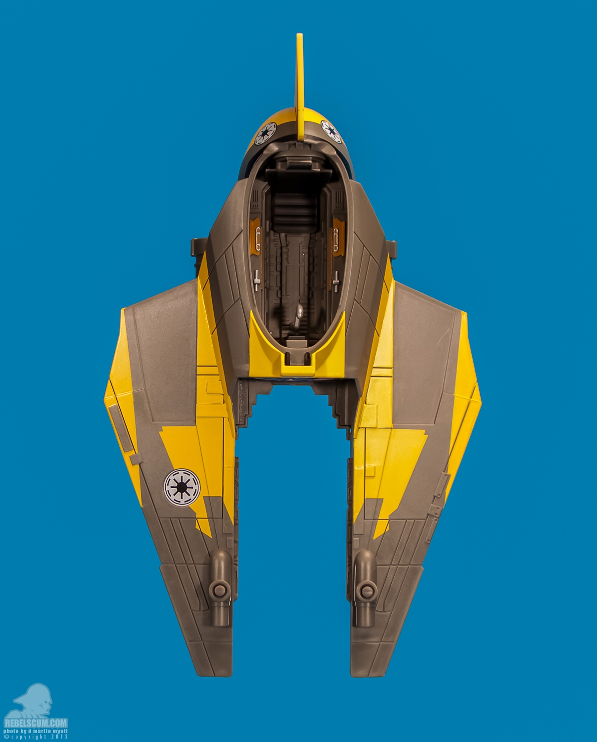 Anakin_Skywalker_Jedi_Starfighter_2012_Star_Wars_Hasbro-07.jpg