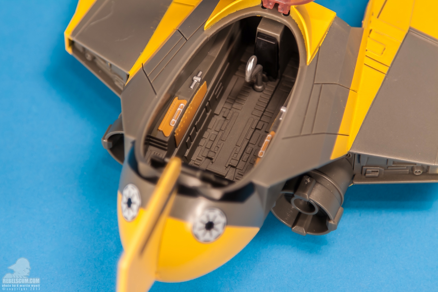 Anakin_Skywalker_Jedi_Starfighter_2012_Star_Wars_Hasbro-12.jpg