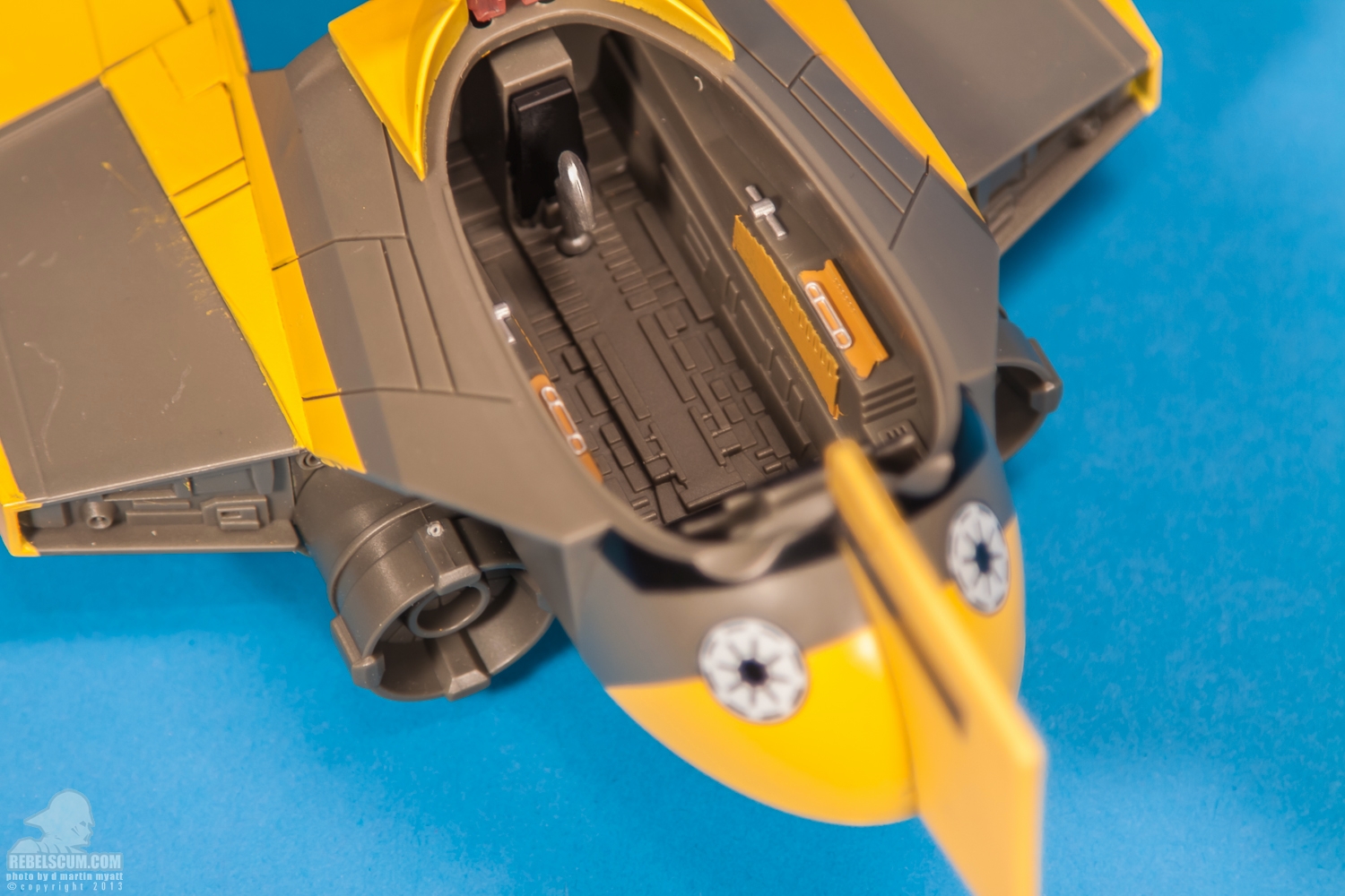 Anakin_Skywalker_Jedi_Starfighter_2012_Star_Wars_Hasbro-13.jpg