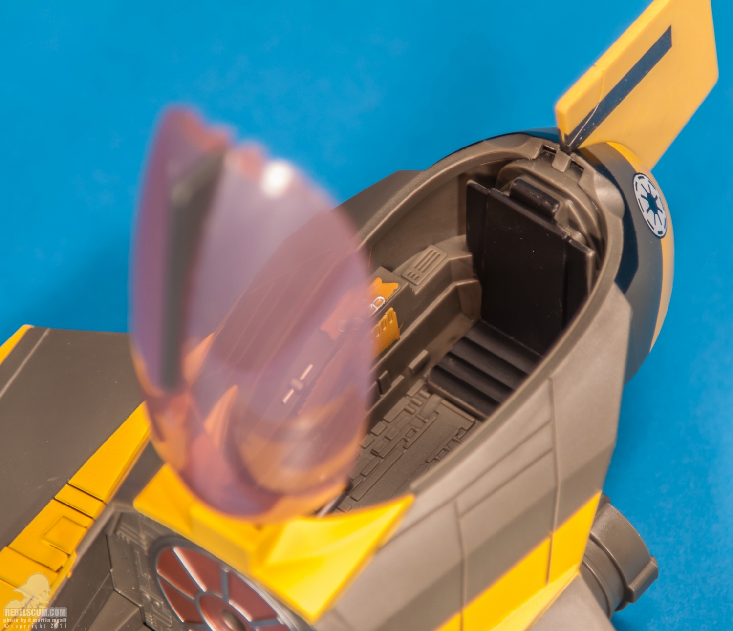 Anakin_Skywalker_Jedi_Starfighter_2012_Star_Wars_Hasbro-14.jpg