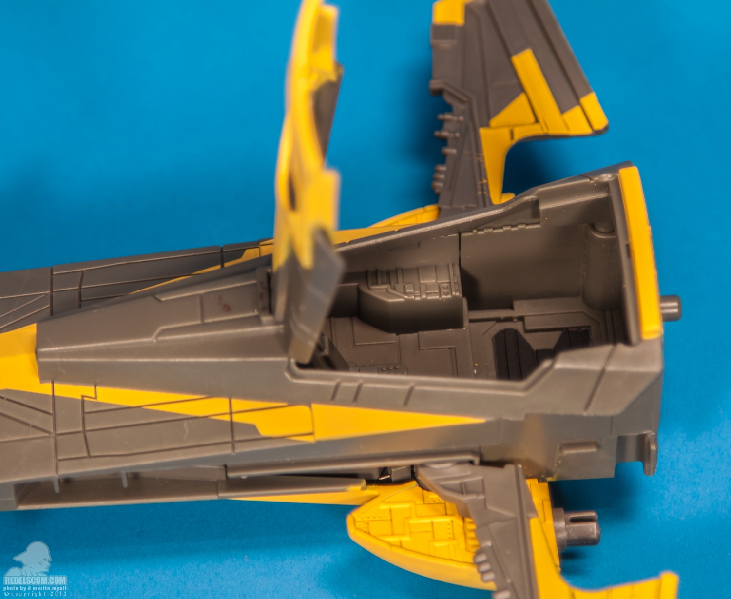 Anakin_Skywalker_Jedi_Starfighter_2012_Star_Wars_Hasbro-17.jpg