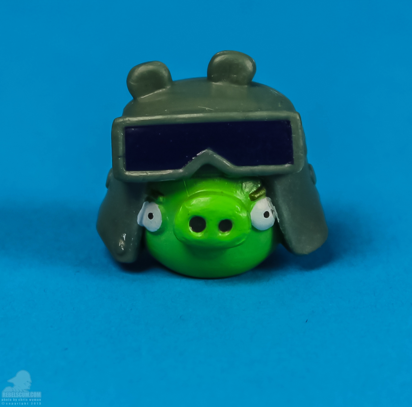 Angry_Birds_AT-AT_Attack_Hasbro-01.jpg