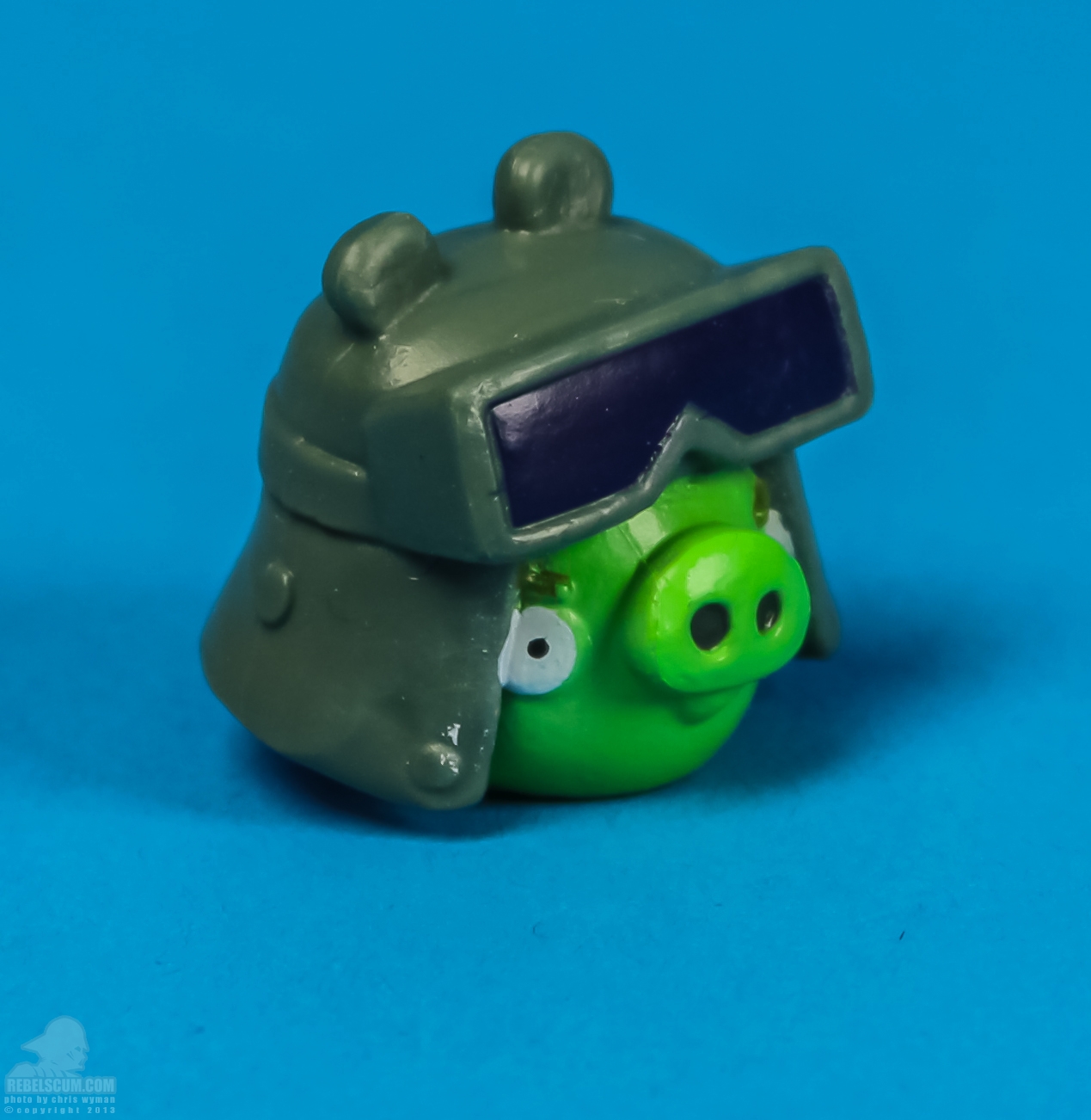 Angry_Birds_AT-AT_Attack_Hasbro-02.jpg