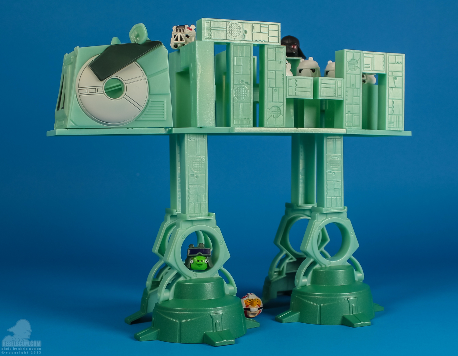 Angry_Birds_AT-AT_Attack_Hasbro-69.jpg