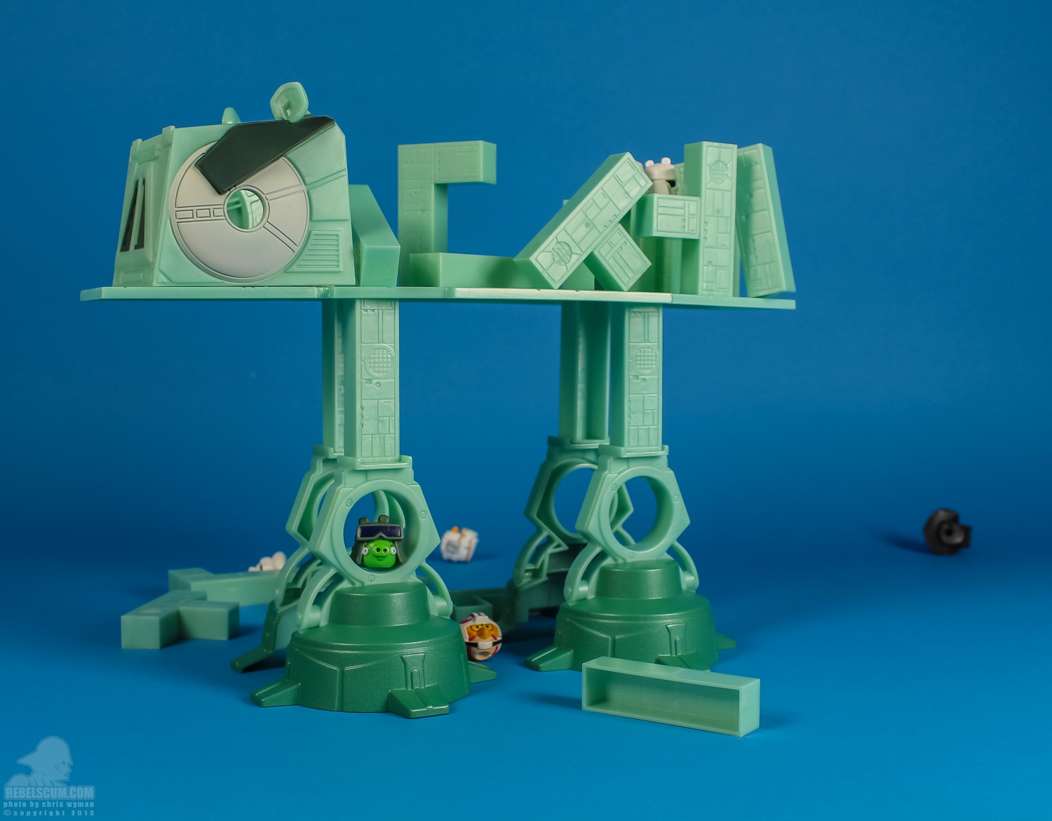 Angry_Birds_AT-AT_Attack_Hasbro-73.jpg