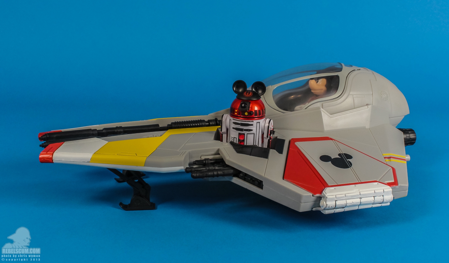 Disney_Parks_Jedi_Mickeys_Starfighter_Hasbro-13.jpg