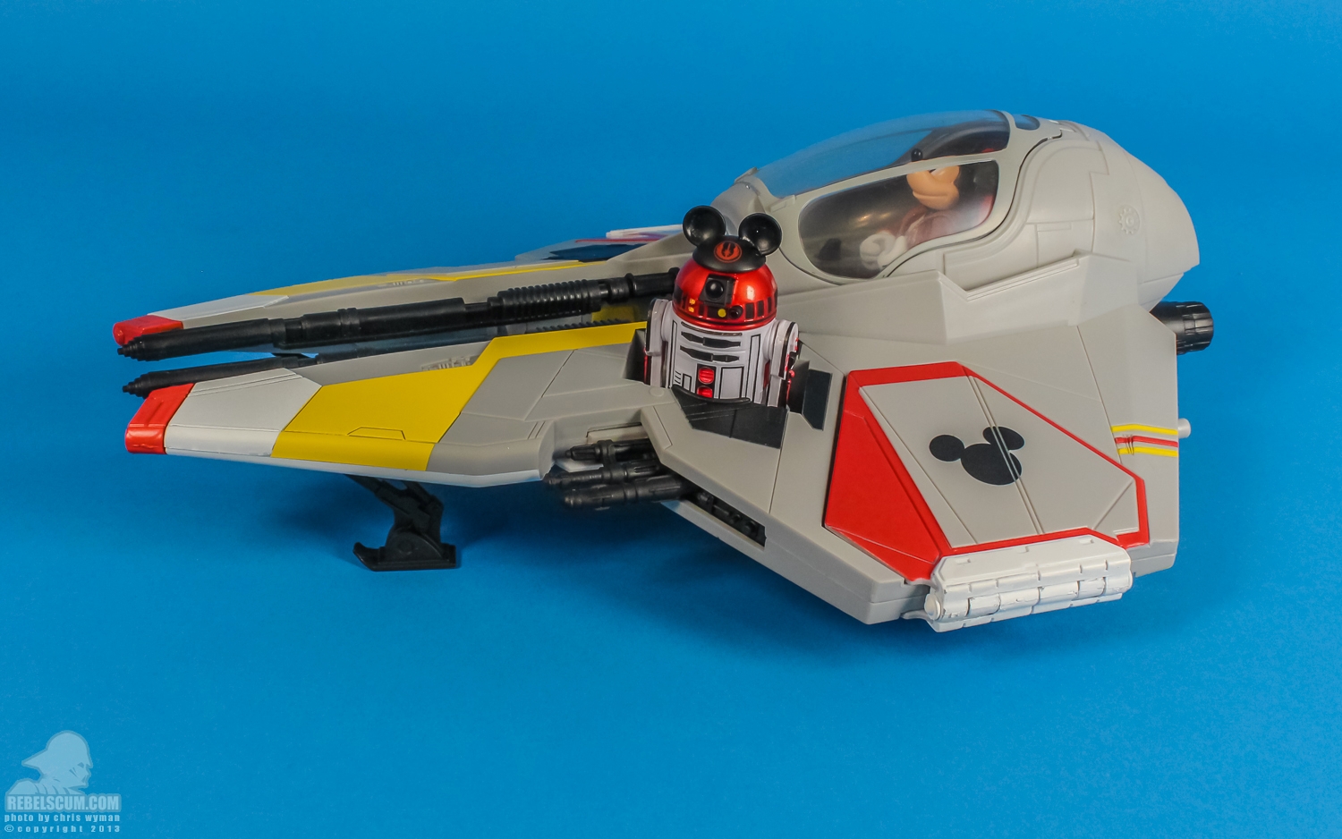 Disney_Parks_Jedi_Mickeys_Starfighter_Hasbro-14.jpg