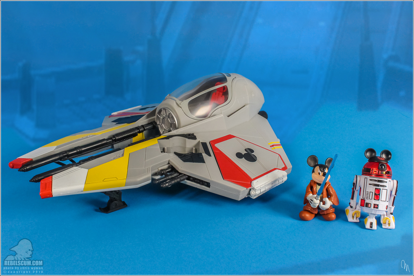 Disney_Parks_Jedi_Mickeys_Starfighter_Hasbro-15.jpg