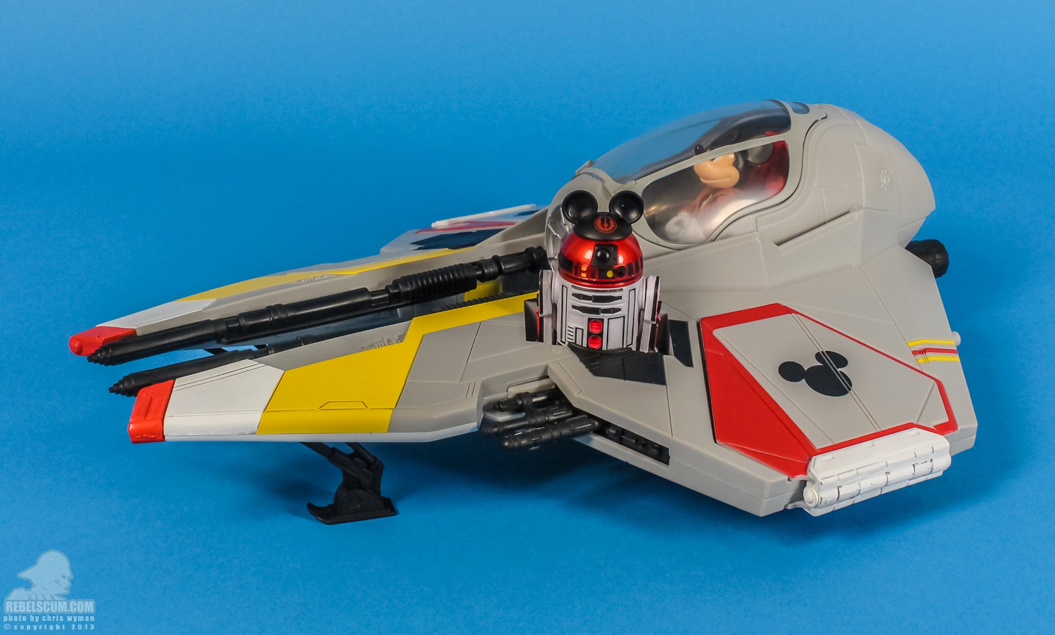 Disney_Parks_Jedi_Mickeys_Starfighter_Hasbro-17.jpg