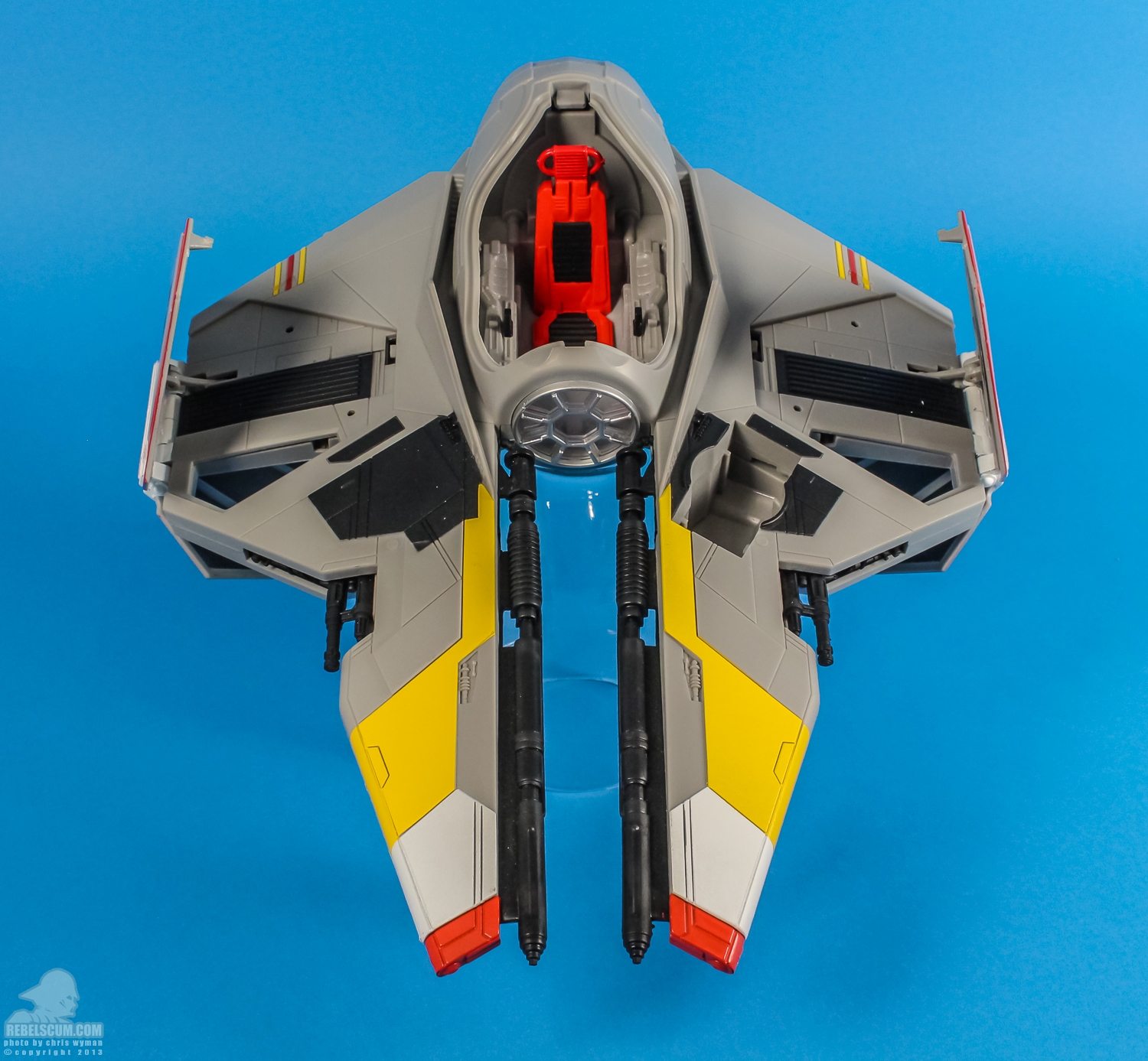 Disney_Parks_Jedi_Mickeys_Starfighter_Hasbro-19.jpg