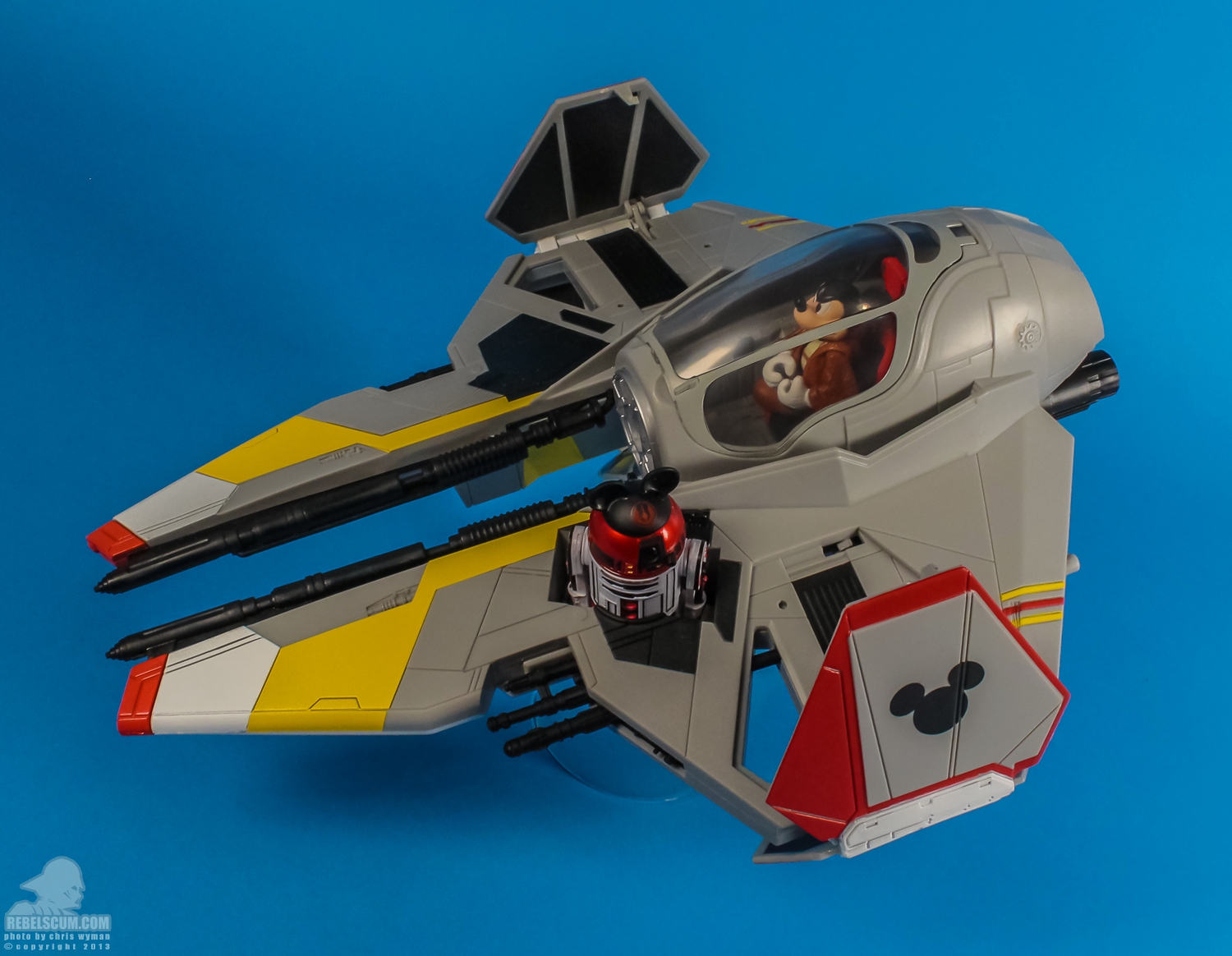 Disney_Parks_Jedi_Mickeys_Starfighter_Hasbro-21.jpg