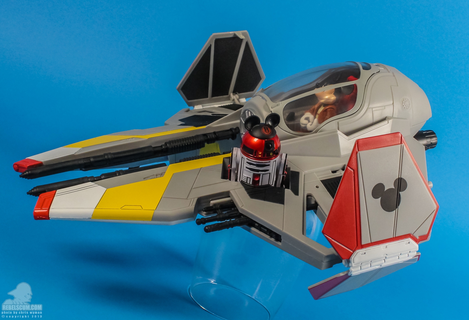 Disney_Parks_Jedi_Mickeys_Starfighter_Hasbro-22.jpg