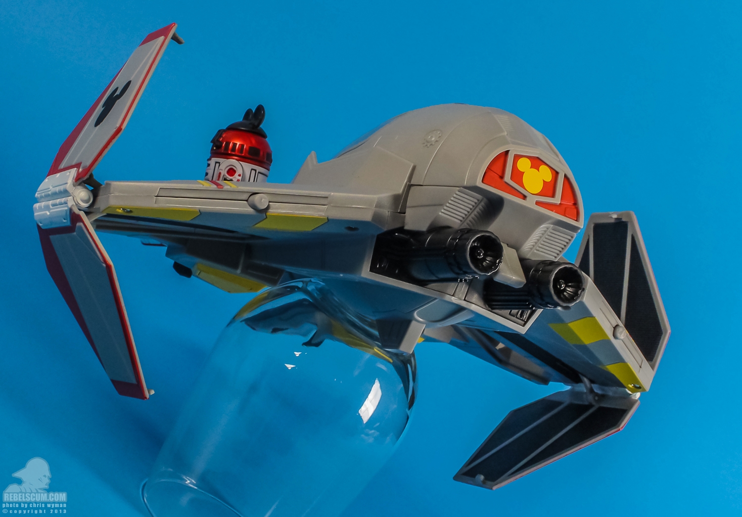 Disney_Parks_Jedi_Mickeys_Starfighter_Hasbro-23.jpg